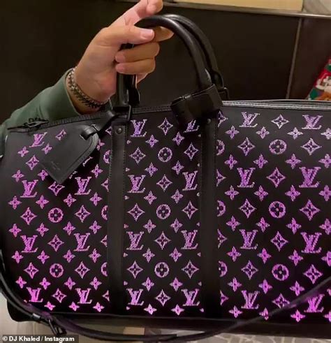 louis vuitton bag color changing